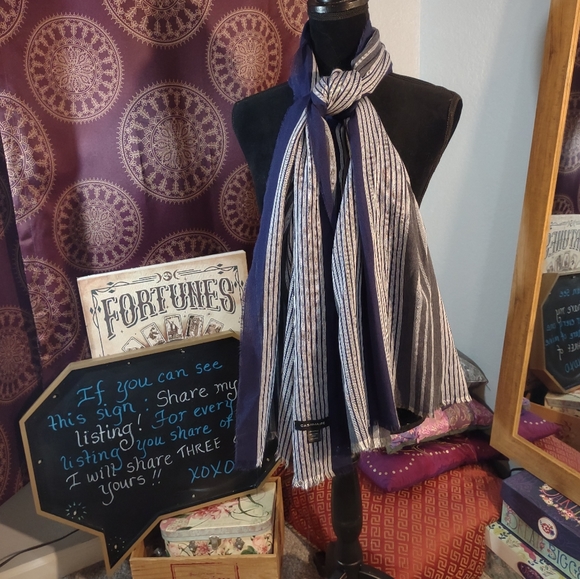 25 x 71 Cashmaire Scarf in shades of blue and gray - Picture 2 of 9